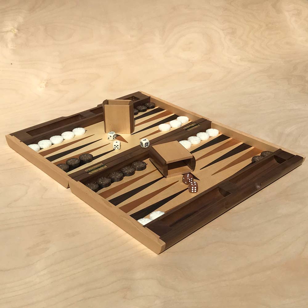 Backgammon Set in solid wood - Walnut & Maple